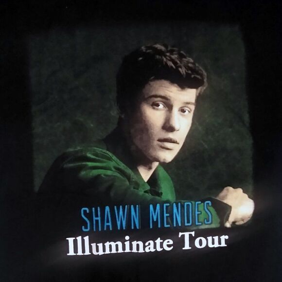 Medium Shawn Mendes Illuminate 2017 World Tour Merch Band Tee - Picture 5 of 5